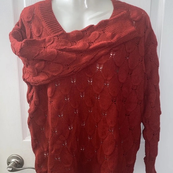 Women’s V-Neck Red Long Sleeve Pullover Sweater Lightweight Knit Size Small - Picture 3 of 11